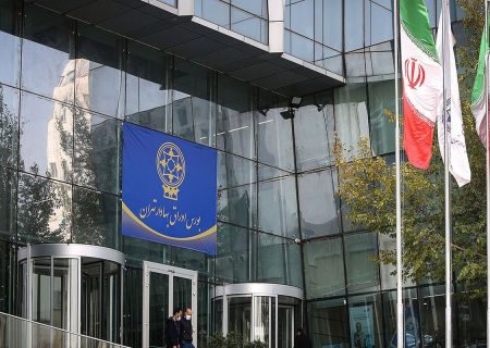بورس تهران در مسیر فتح قله‌های جدید؛ جهش ها با ردپای سنگین دلار / آیا این رشد، موتور محرک اقتصاد می‌شود؟